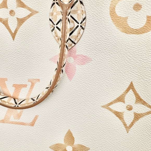 Louis Vuitton By the Pool OnTheGo MM Beige Monogram Giant Watercolor M22975 - Picture 10 of 11